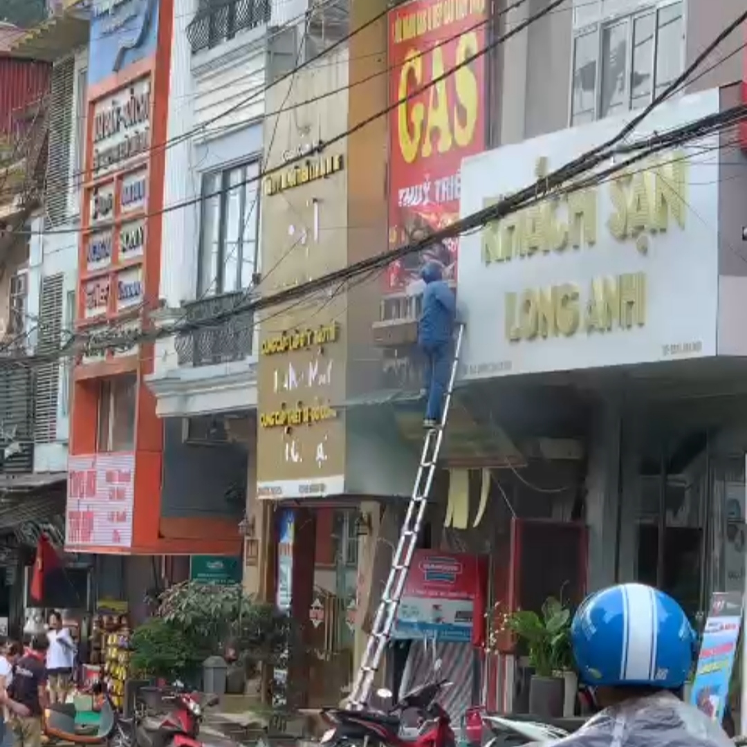 Nhân[-]viên[-]VNPT[-]dũng[-]cảm[-]cứu[-]người[-]trong[-]đám[-]cháy[-]tại[-]Sapa